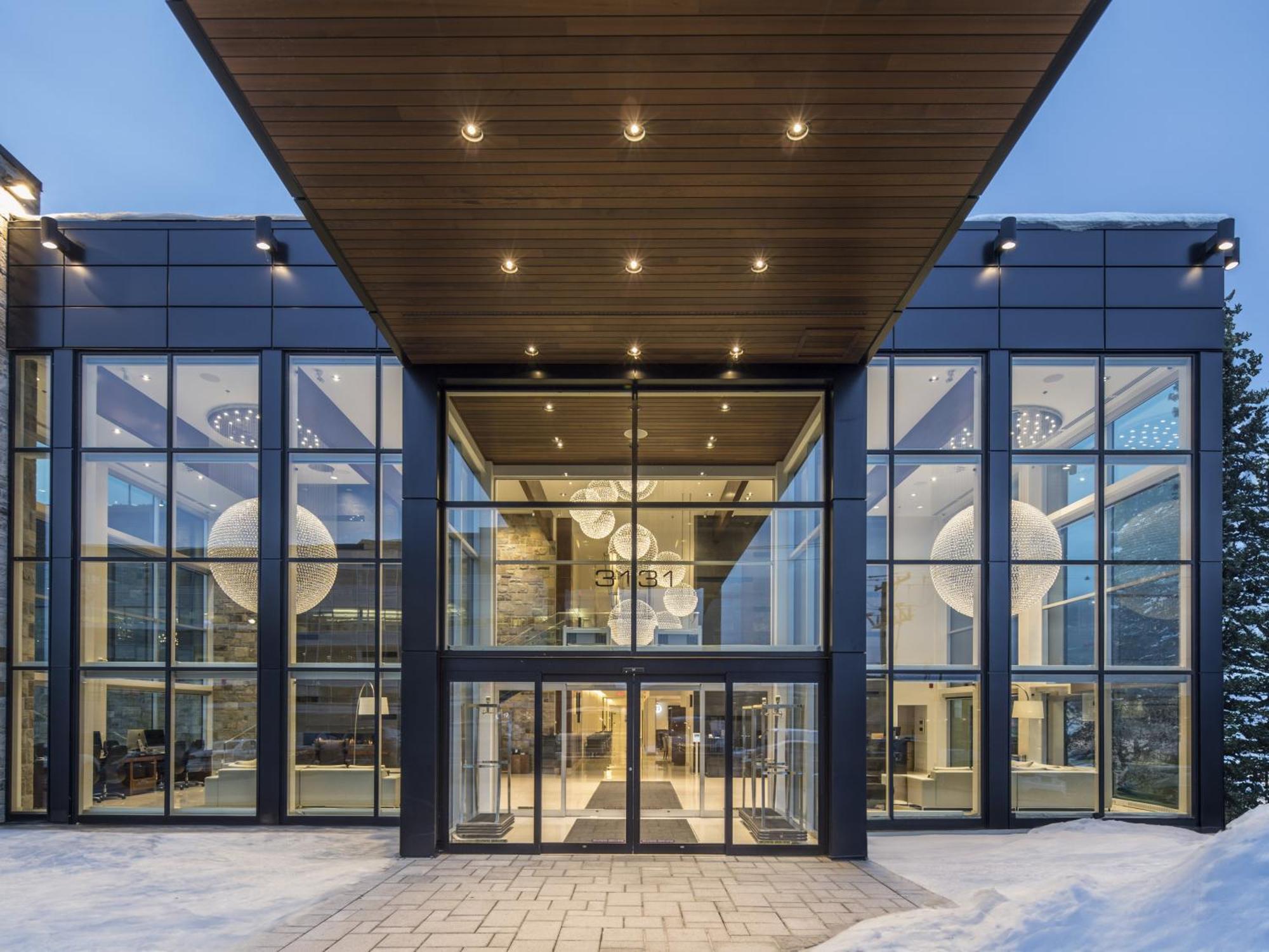 Otl Gouverneur Sherbrooke Luaran gambar The entrance to the hotel