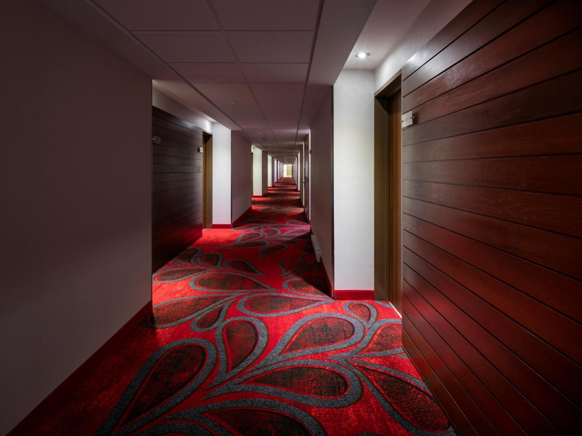 Otl Gouverneur Sherbrooke Luaran gambar A corridor at the hotel