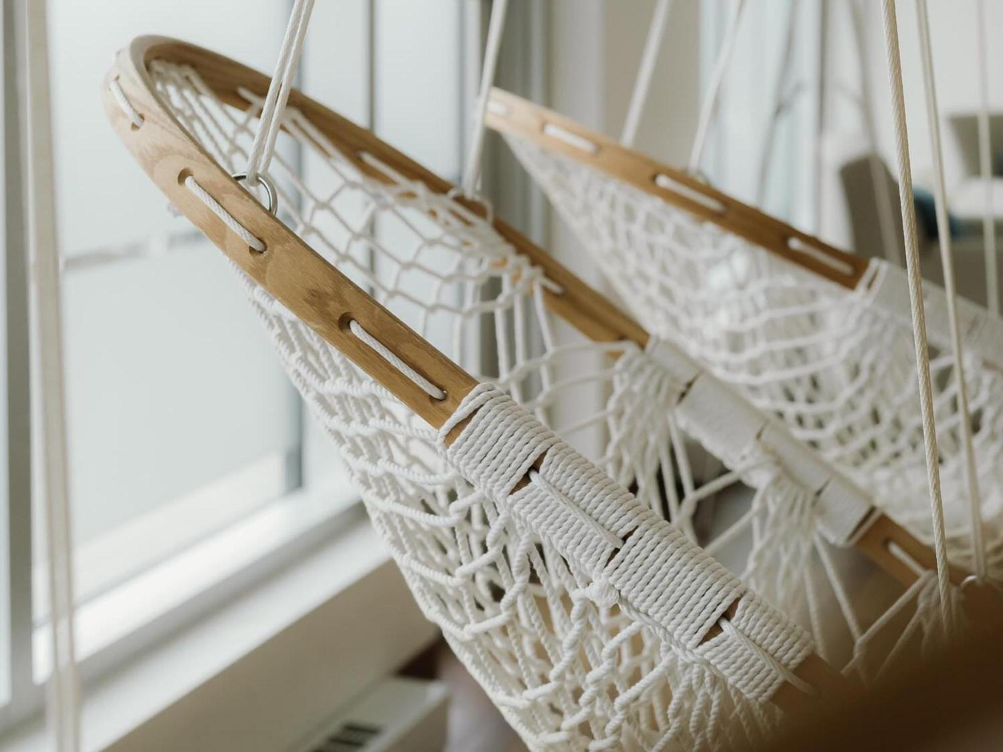 Otl Gouverneur Sherbrooke Luaran gambar A hammock chair