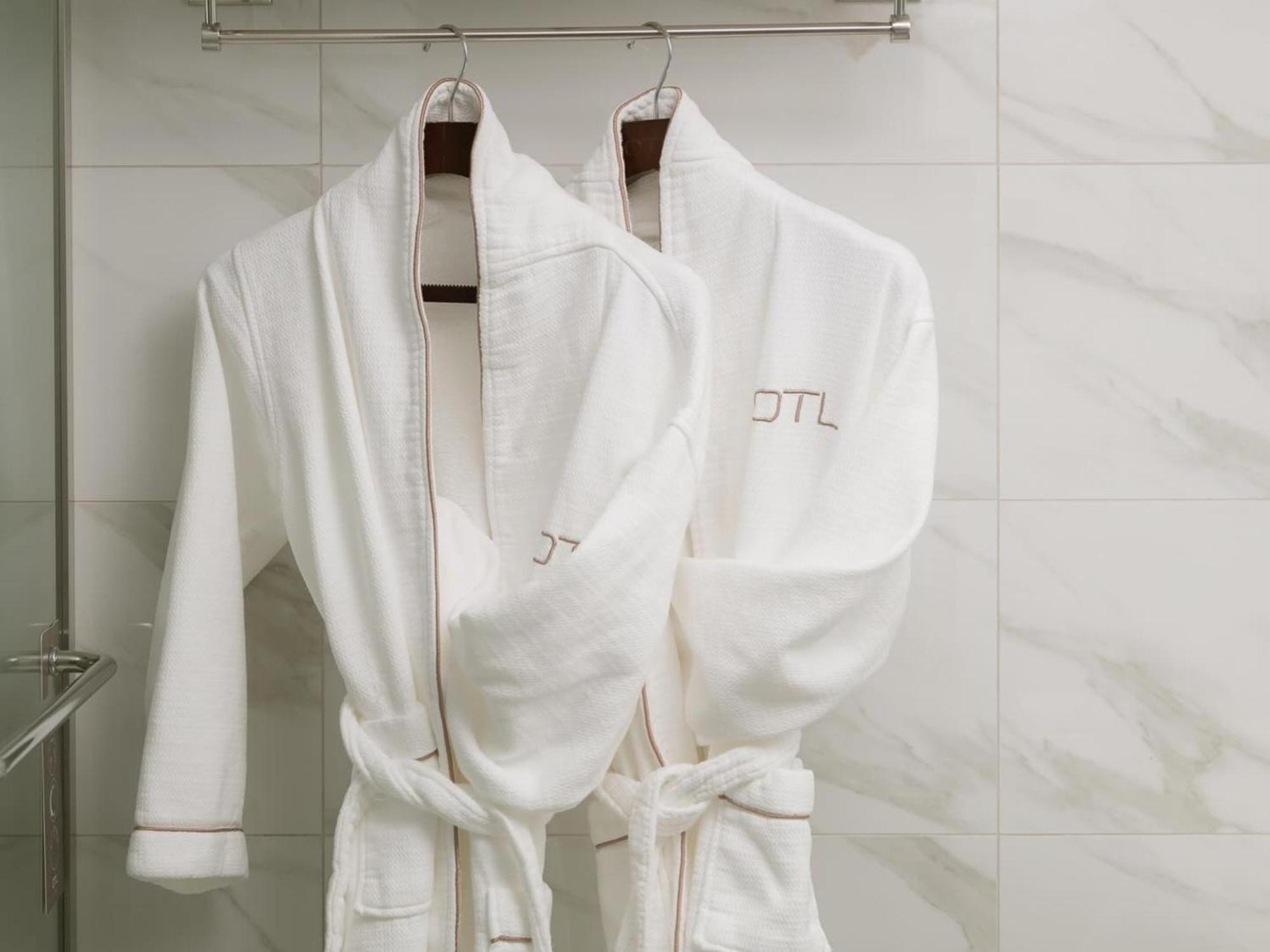 Otl Gouverneur Sherbrooke Luaran gambar Bathrobes
